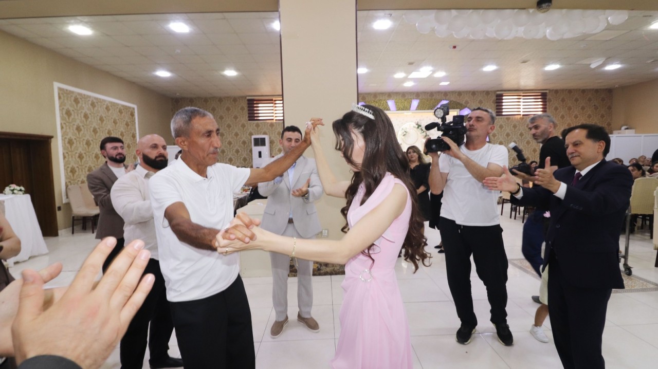 Qazaxın icra başçısı şəhid bacısının nişan mərasimində - FOTOLAR